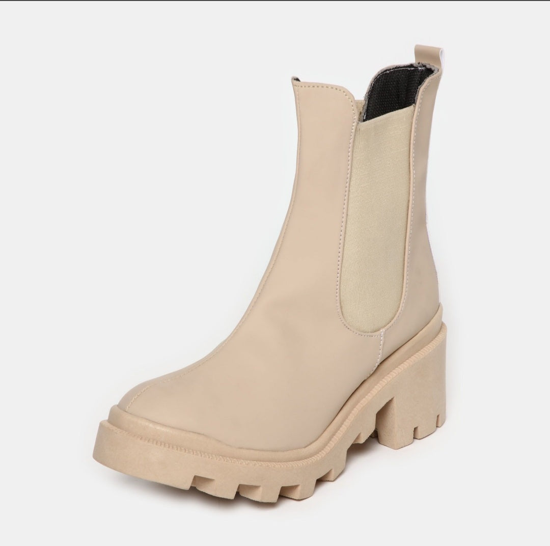 BOTA Nouthgty Girl!